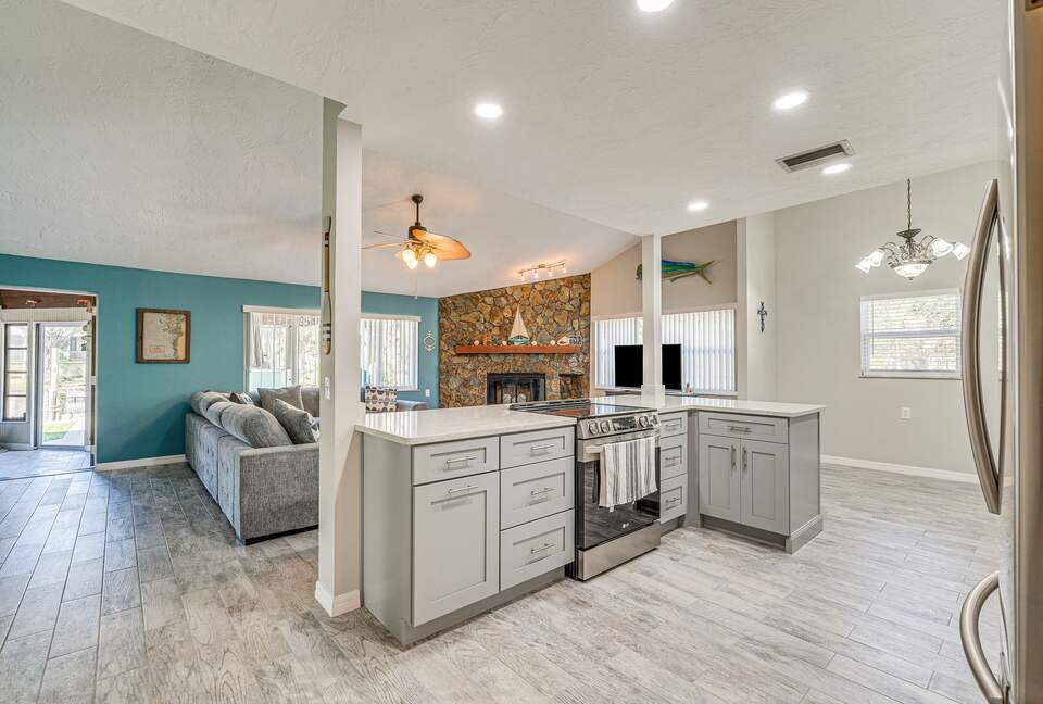 Cozy Waterfront Escape Minutes from Homosassa Springs - Homosassa, Florida