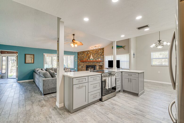 Cozy Waterfront Escape Minutes from Homosassa Springs - Homosassa, Florida