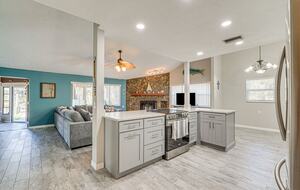 Cozy Waterfront Escape Minutes from Homosassa Springs - Homosassa, Florida