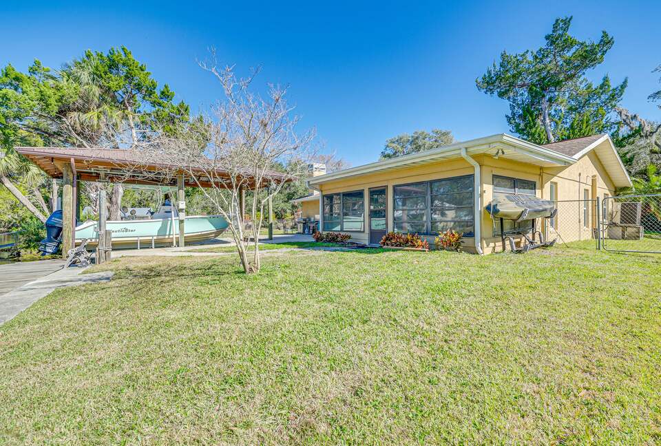 Cozy Waterfront Escape Minutes from Homosassa Springs - Homosassa, Florida