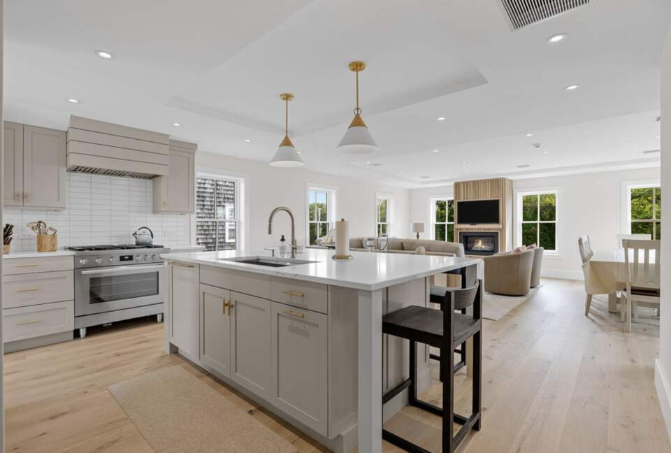 Elegant 5-Bedroom Coastal Haven in the Heart of Chatham - Chatham, Massachusetts