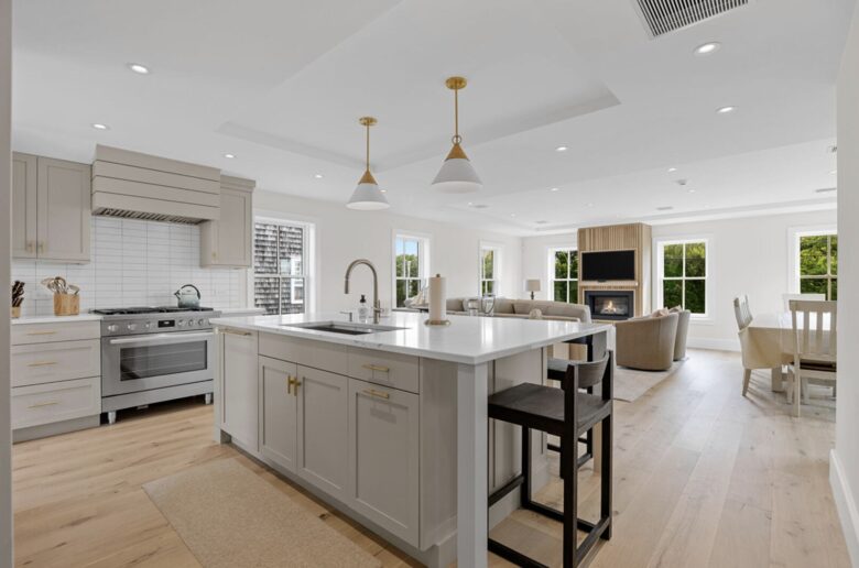 Elegant 5-Bedroom Coastal Haven in the Heart of Chatham - Chatham, Massachusetts