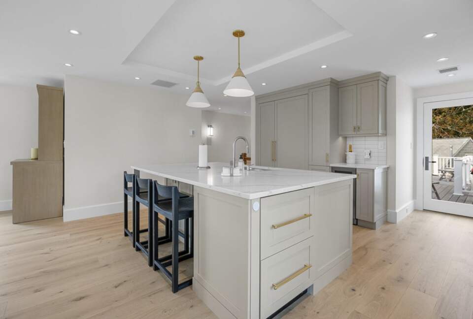 Elegant 5-Bedroom Coastal Haven in the Heart of Chatham - Chatham, Massachusetts