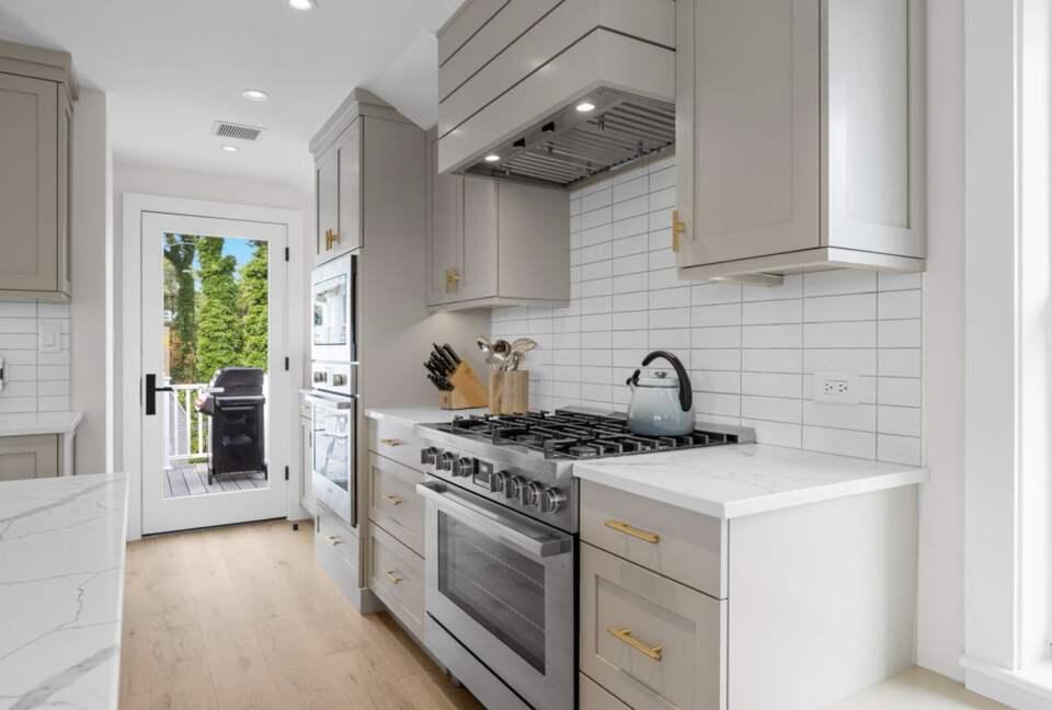 Elegant 5-Bedroom Coastal Haven in the Heart of Chatham - Chatham, Massachusetts