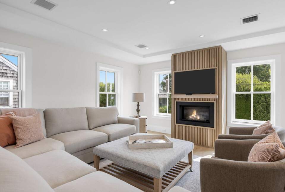 Elegant 5-Bedroom Coastal Haven in the Heart of Chatham - Chatham, Massachusetts