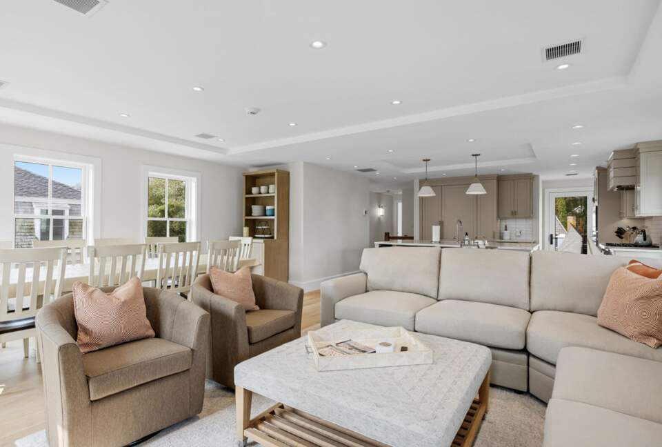 Elegant 5-Bedroom Coastal Haven in the Heart of Chatham - Chatham, Massachusetts