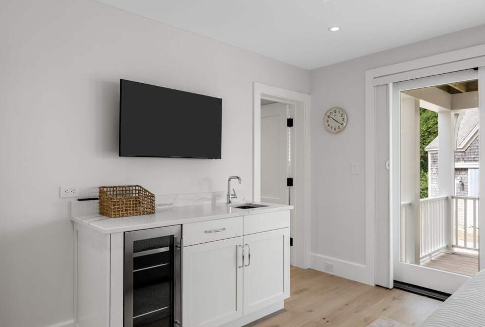 Elegant 5-Bedroom Coastal Haven in the Heart of Chatham - Chatham, Massachusetts