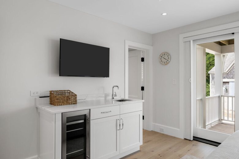 Elegant 5-Bedroom Coastal Haven in the Heart of Chatham - Chatham, Massachusetts