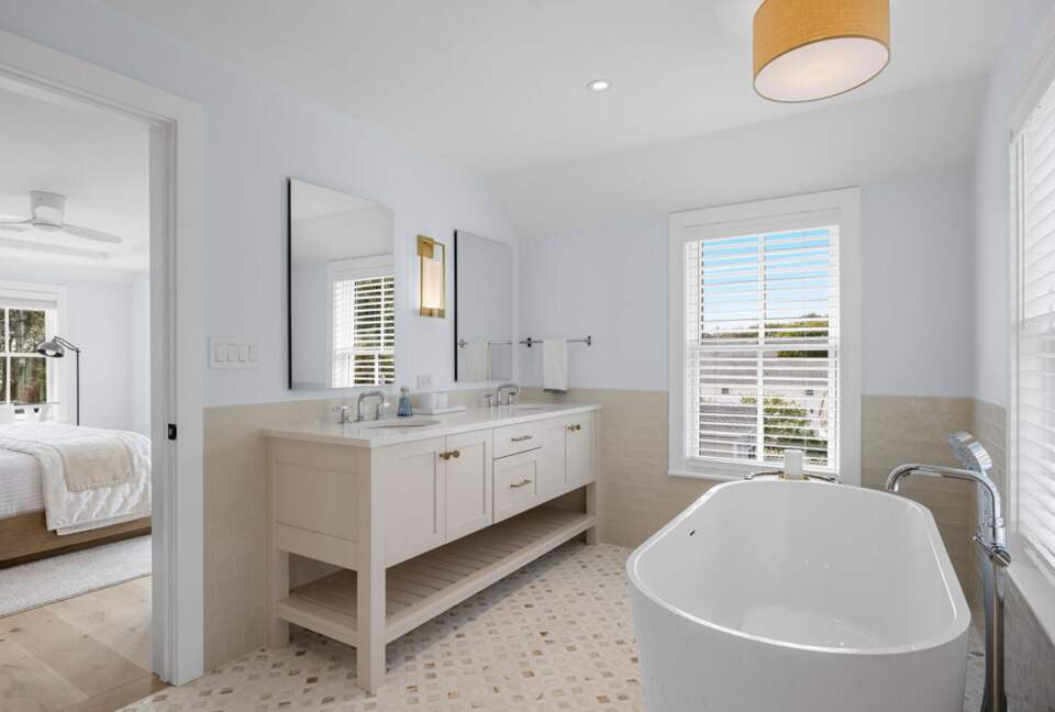 Elegant 5-Bedroom Coastal Haven in the Heart of Chatham - Chatham, Massachusetts