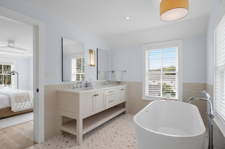 Elegant 5-Bedroom Coastal Haven in the Heart of Chatham - Chatham, Massachusetts