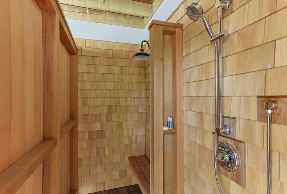 Elegant 5-Bedroom Coastal Haven in the Heart of Chatham - Chatham, Massachusetts