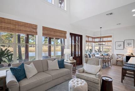 Elegant Coastal Getaway Overlooking Baytowne Golf Course - Miramar Beach, Florida
