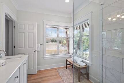 Elegant Coastal Getaway Overlooking Baytowne Golf Course - Miramar Beach, Florida