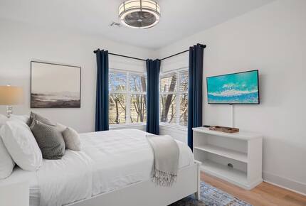 Elegant Coastal Getaway Overlooking Baytowne Golf Course - Miramar Beach, Florida