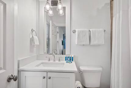 Elegant Coastal Getaway Overlooking Baytowne Golf Course - Miramar Beach, Florida