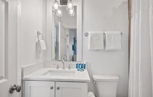 Elegant Coastal Getaway Overlooking Baytowne Golf Course - Miramar Beach, Florida