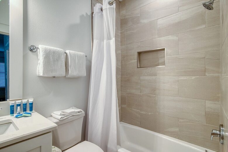 Elegant Coastal Getaway Overlooking Baytowne Golf Course - Miramar Beach, Florida