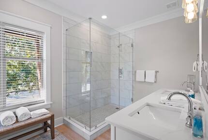 Elegant Coastal Getaway Overlooking Baytowne Golf Course - Miramar Beach, Florida