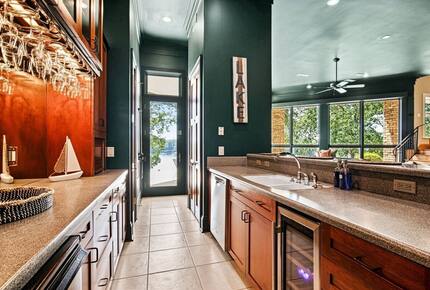 Architectural Masterpiece with Panoramic Lake Views & Concierge Service - Statesville, North Carolina