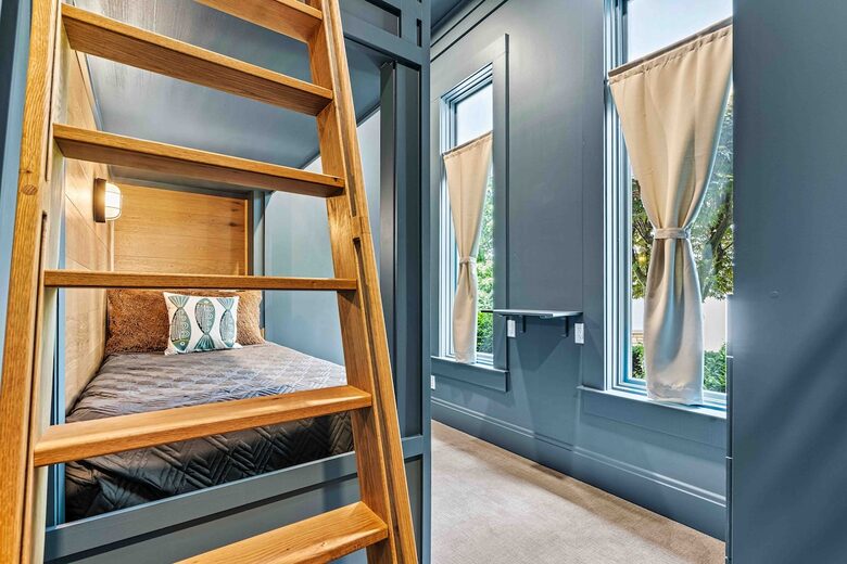 Architectural Masterpiece with Panoramic Lake Views & Concierge Service - Statesville, North Carolina