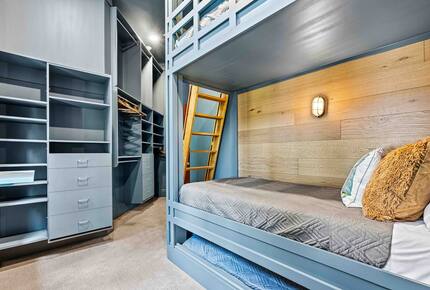 Architectural Masterpiece with Panoramic Lake Views & Concierge Service - Statesville, North Carolina