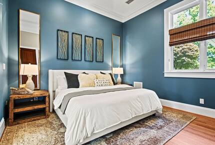 Architectural Masterpiece with Panoramic Lake Views & Concierge Service - Statesville, North Carolina