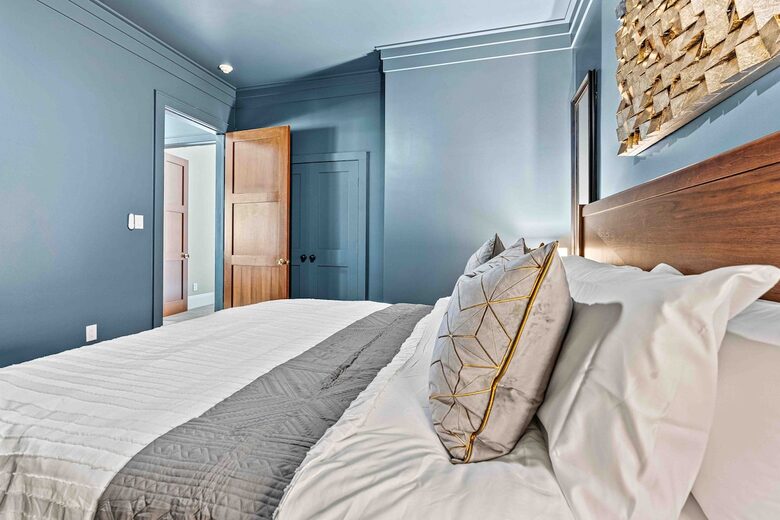 Architectural Masterpiece with Panoramic Lake Views & Concierge Service - Statesville, North Carolina