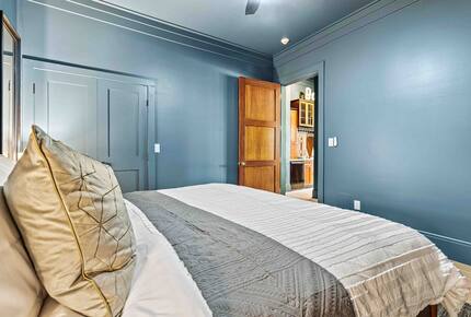 Architectural Masterpiece with Panoramic Lake Views & Concierge Service - Statesville, North Carolina