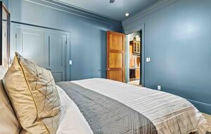 Architectural Masterpiece with Panoramic Lake Views & Concierge Service - Statesville, North Carolina