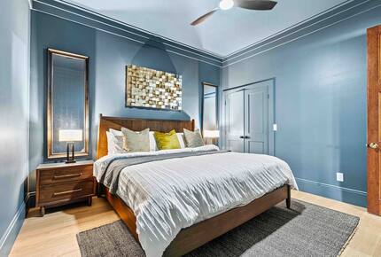 Architectural Masterpiece with Panoramic Lake Views & Concierge Service - Statesville, North Carolina