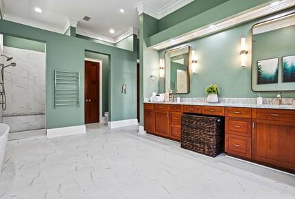 Architectural Masterpiece with Panoramic Lake Views & Concierge Service - Statesville, North Carolina