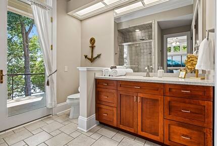 Architectural Masterpiece with Panoramic Lake Views & Concierge Service - Statesville, North Carolina