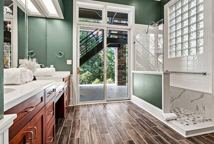 Architectural Masterpiece with Panoramic Lake Views & Concierge Service - Statesville, North Carolina