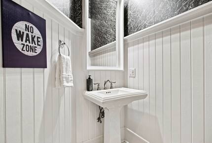 Architectural Masterpiece with Panoramic Lake Views & Concierge Service - Statesville, North Carolina