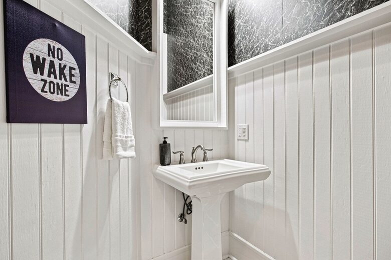 Architectural Masterpiece with Panoramic Lake Views & Concierge Service - Statesville, North Carolina