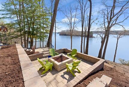 Architectural Masterpiece with Panoramic Lake Views & Concierge Service - Statesville, North Carolina