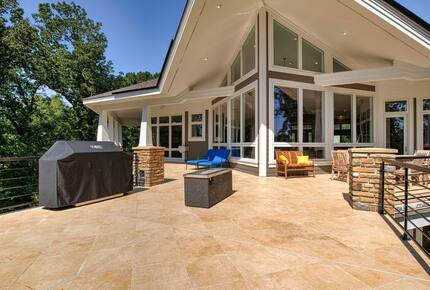 Architectural Masterpiece with Panoramic Lake Views & Concierge Service - Statesville, North Carolina