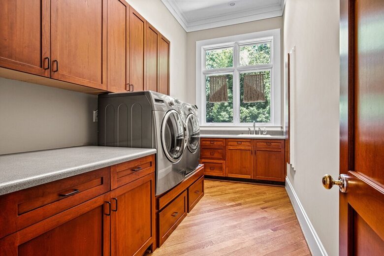 Architectural Masterpiece with Panoramic Lake Views & Concierge Service - Statesville, North Carolina