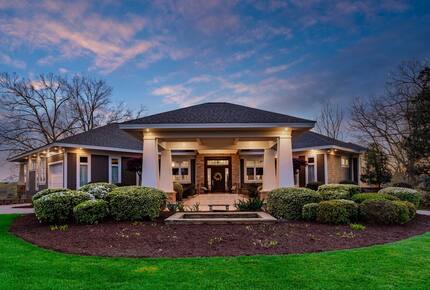 Architectural Masterpiece with Panoramic Lake Views & Concierge Service - Statesville, North Carolina