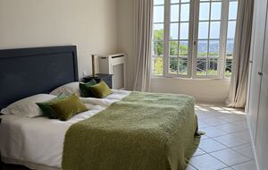 Elegant Mougins Haven Overlooking the Bay of Cannes - Mougins, France