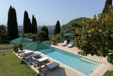 Elegant Mougins Haven Overlooking the Bay of Cannes - Mougins, France