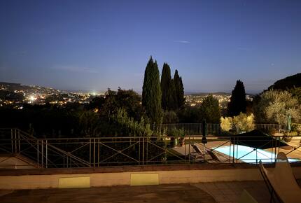 Elegant Mougins Haven Overlooking the Bay of Cannes - Mougins, France