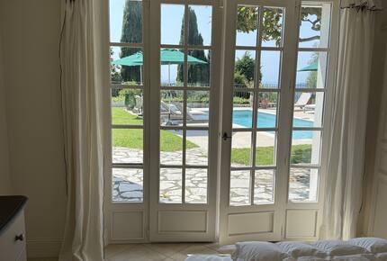 Elegant Mougins Haven Overlooking the Bay of Cannes - Mougins, France