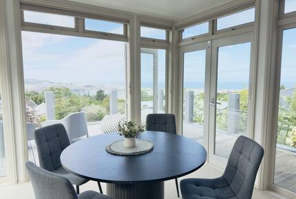 Executive Retreat with 180-degree views - Dunedin, New Zealand