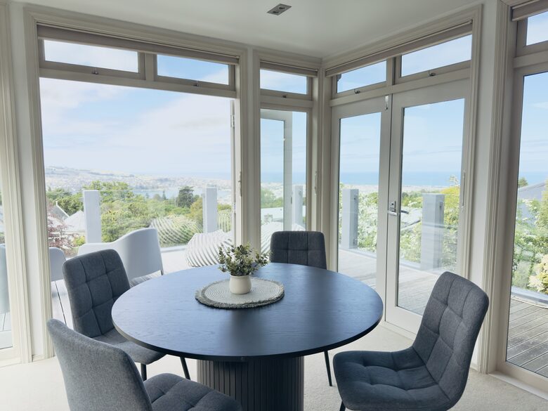 Executive Retreat with 180-degree views - Dunedin, New Zealand