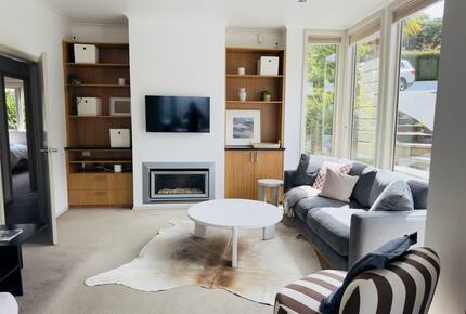 Executive Retreat with 180-degree views - Dunedin, New Zealand