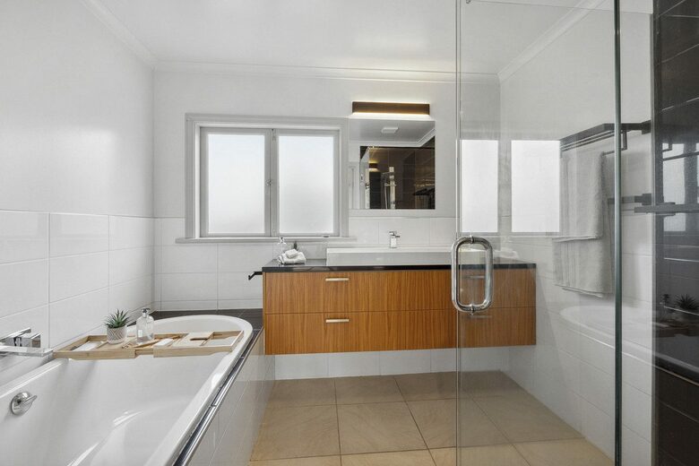 Executive Retreat with 180-degree views - Dunedin, New Zealand