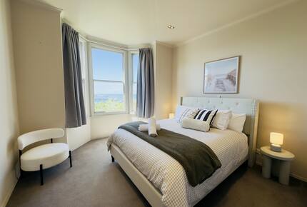 Executive Retreat with 180-degree views - Dunedin, New Zealand