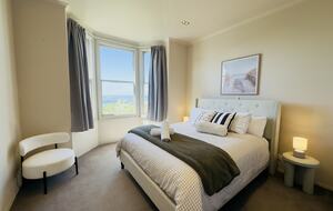 Executive Retreat with 180-degree views - Dunedin, New Zealand