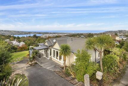 Executive Retreat with 180-degree views - Dunedin, New Zealand